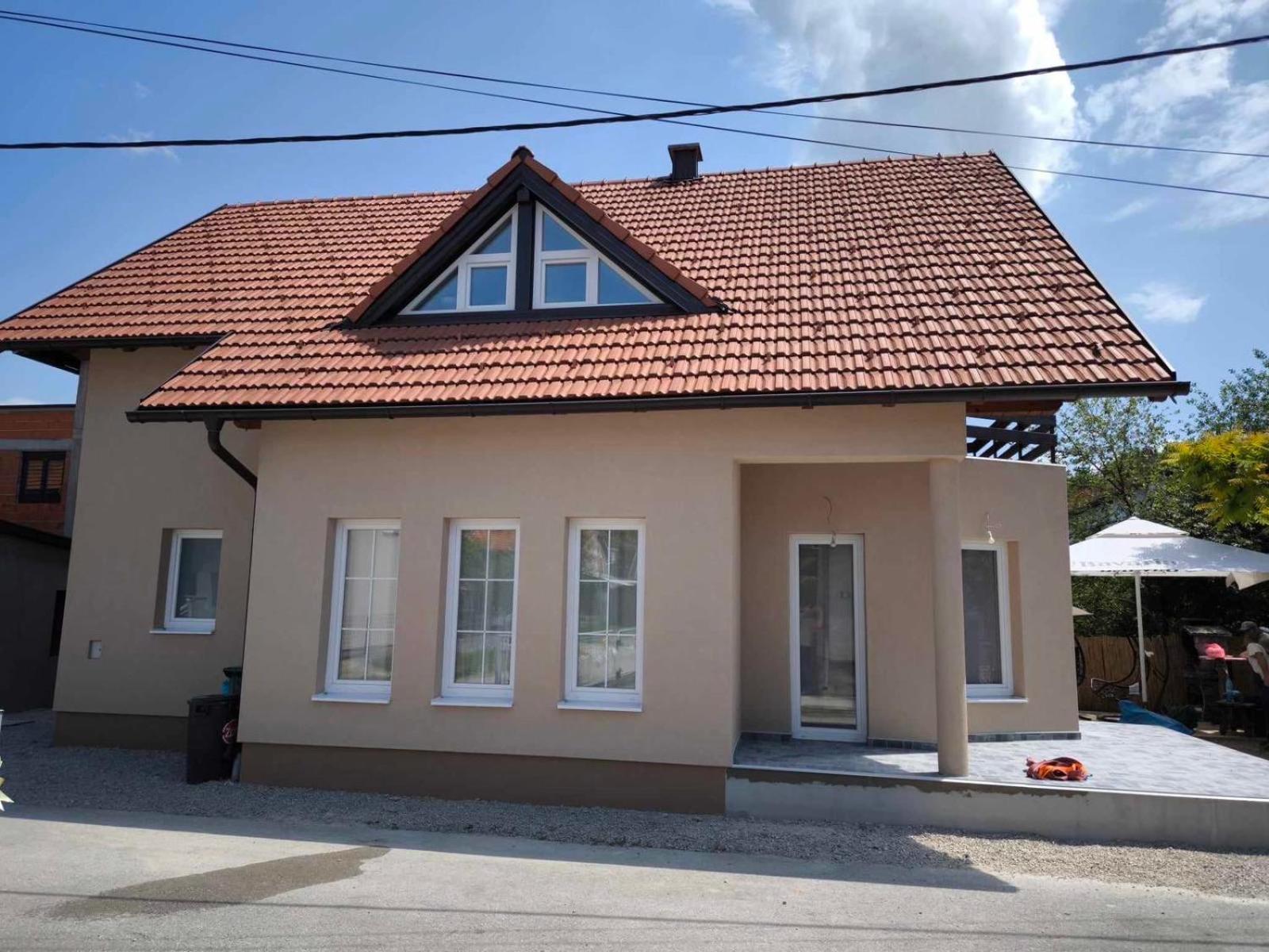 Una Bihac Luaran gambar